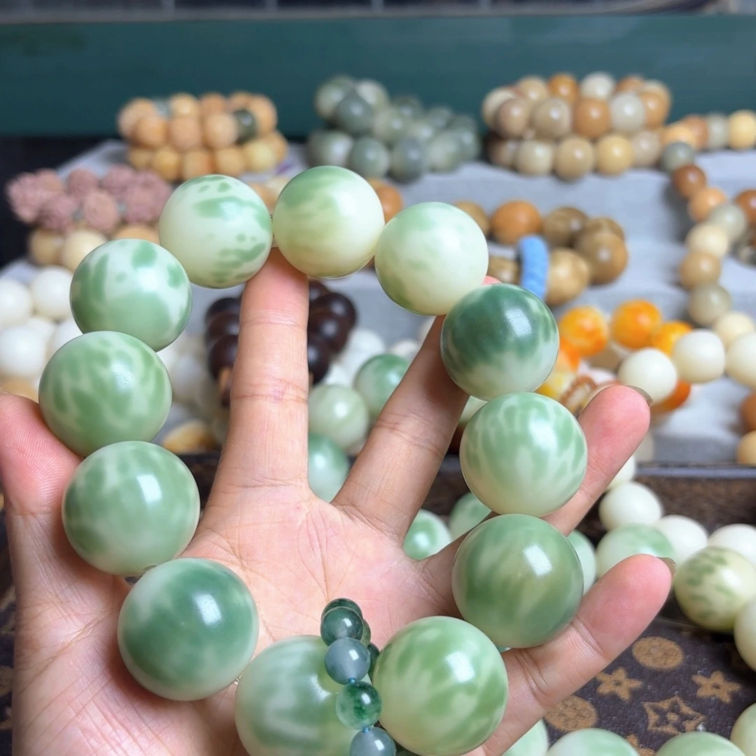 菩提根/象牙果吊坠绿手持微瑕