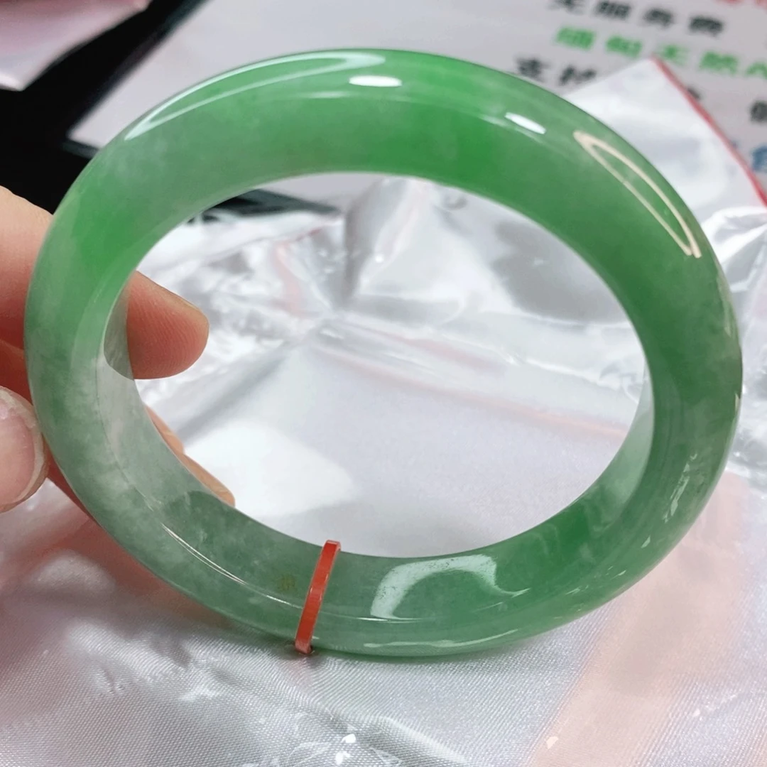 翡翠手镯未镶嵌57圈口