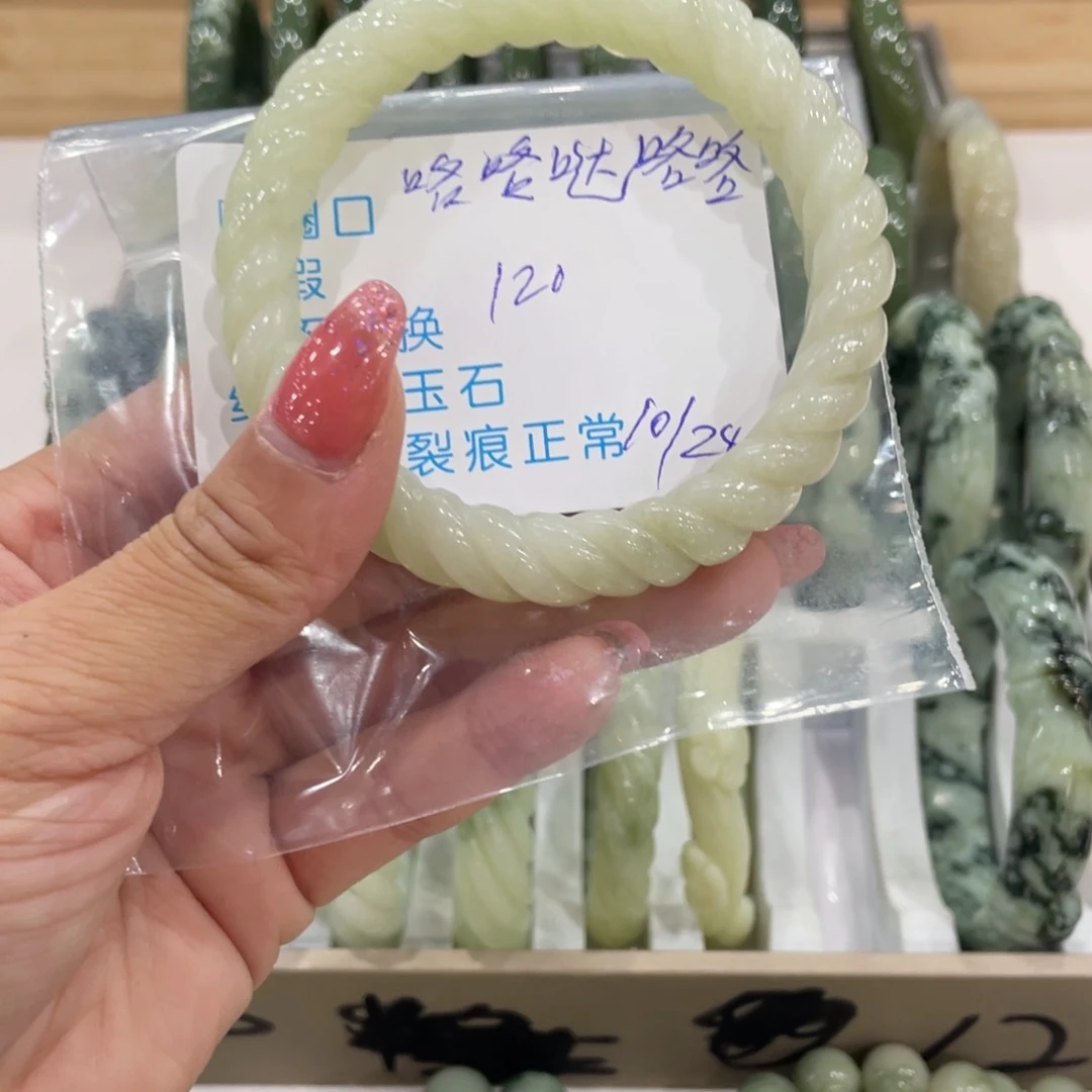 咯***哒蛇纹石玉未镶嵌手镯