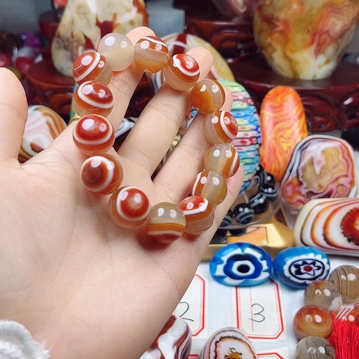 王***超玛瑙/玉髓未镶嵌耳饰
