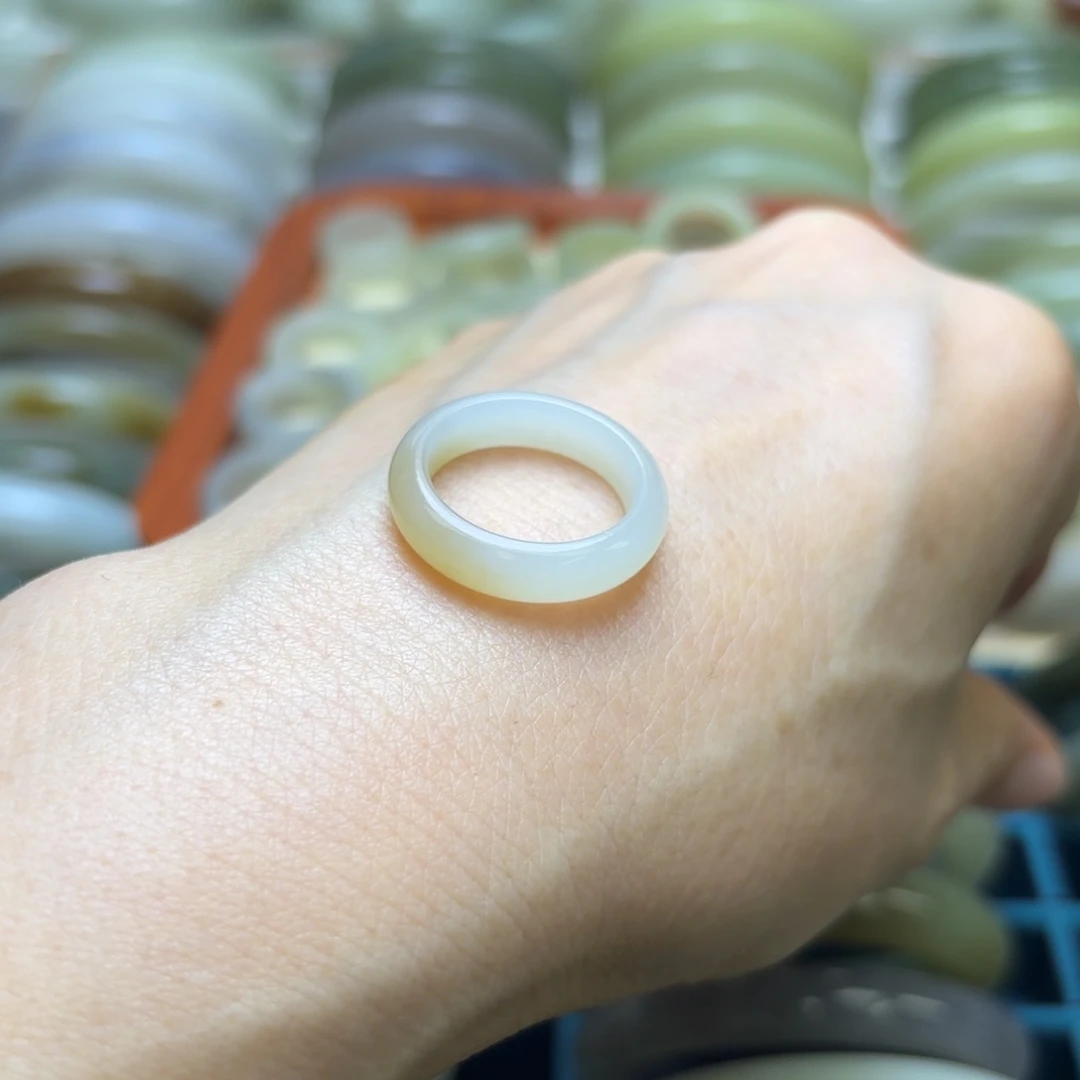 和田玉戒指未镶嵌枝**蔓