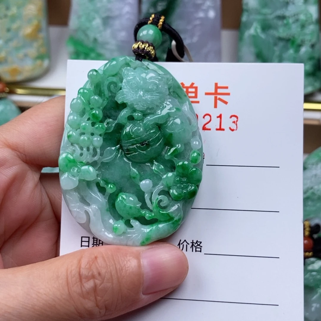 翡翠未镶嵌颈饰吊坠