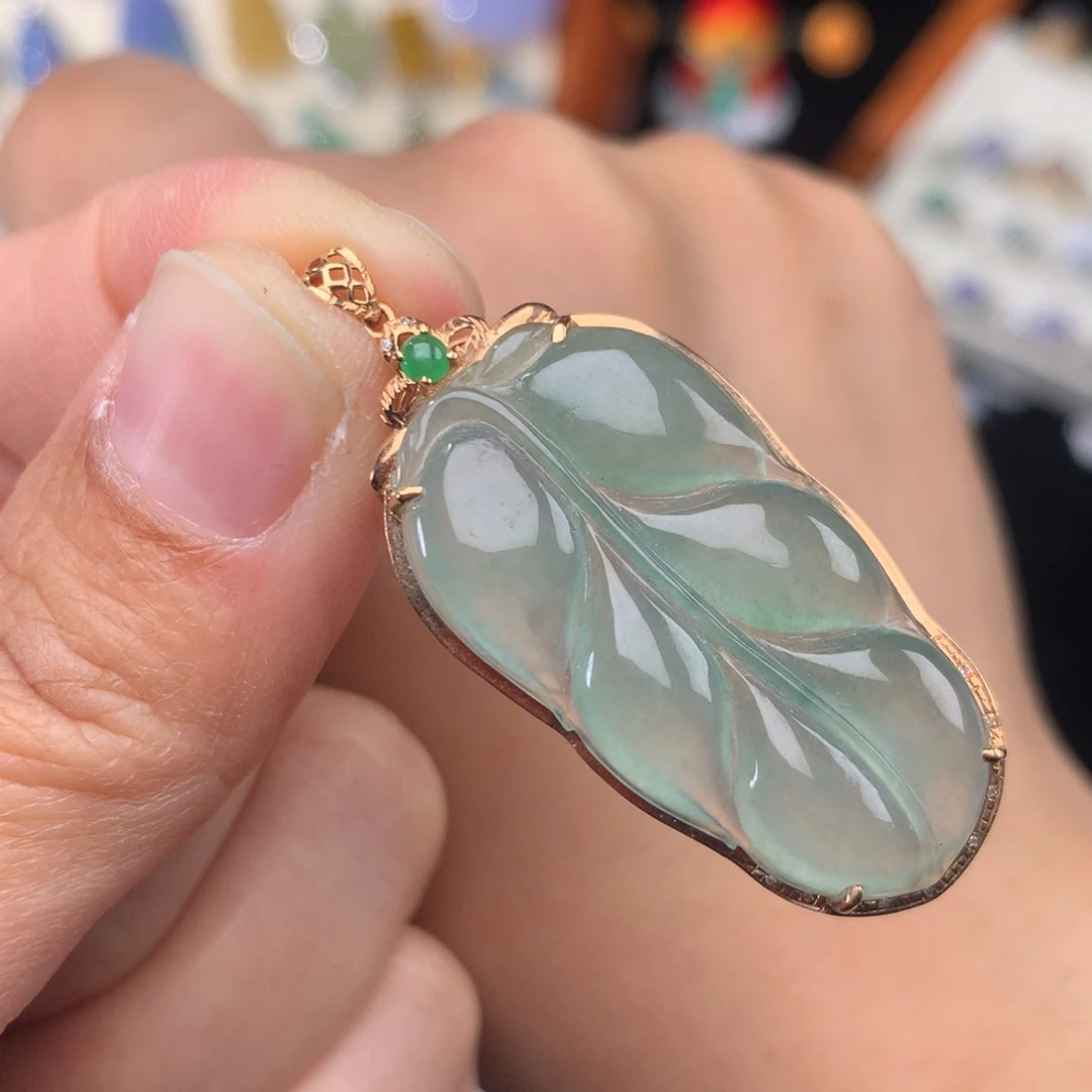 翡翠吊坠(不含链)18K金镶嵌