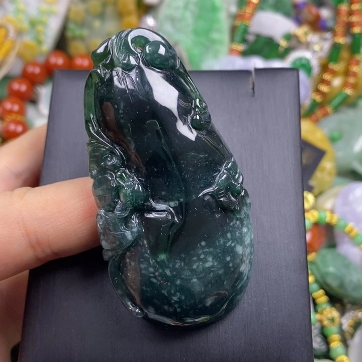 翡翠未镶嵌吊坠(赠链)