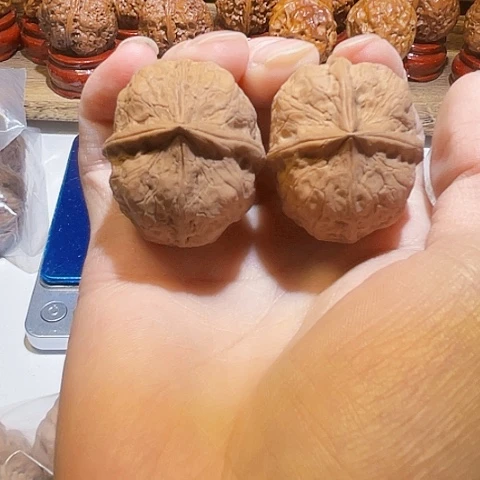 文玩核桃把件血麒麟带彩38+