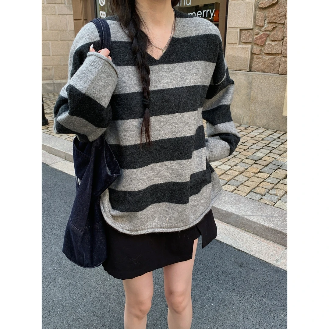 实拍2025秋冬韩版撞色条纹V领软糯宽松显瘦百搭针织衫套头女毛衣