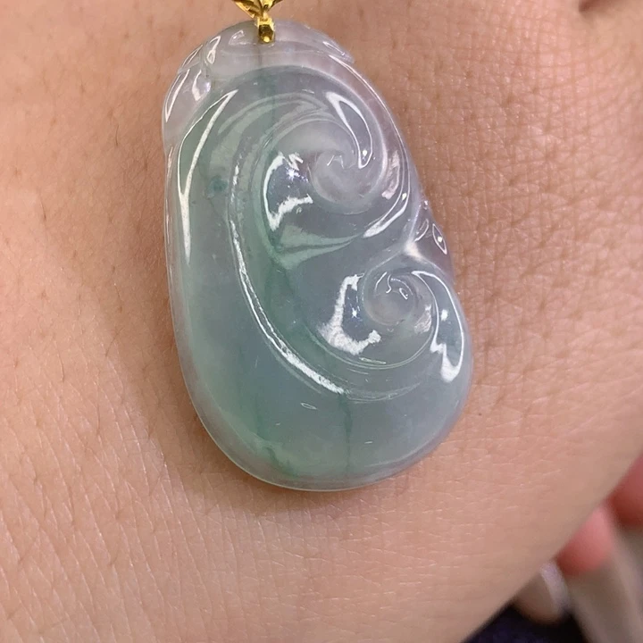 翡翠18K金镶嵌颈饰翡翠