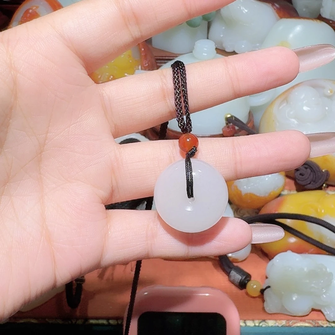 颈饰未镶嵌石英质玉王*某