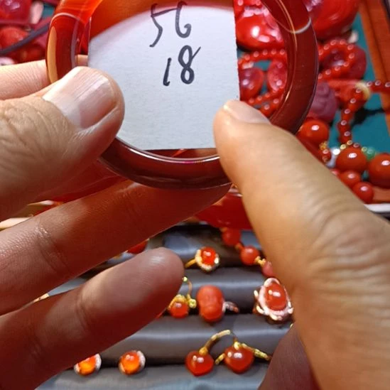 玛瑙/玉髓手镯未镶嵌