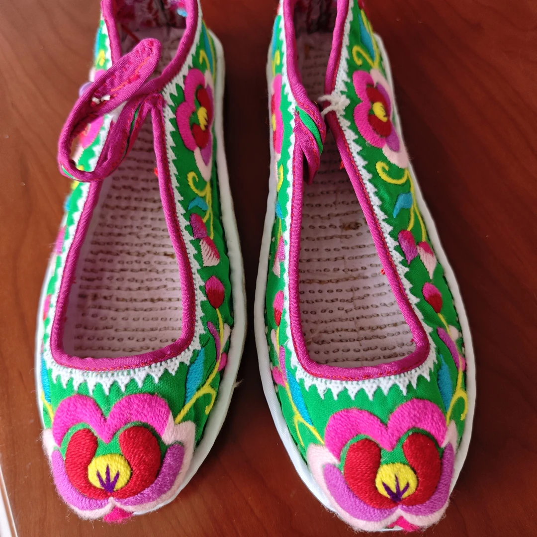 彝族刺绣纯手工左右两穿民族风浅口女鞋软底中式手工鞋千层底布鞋