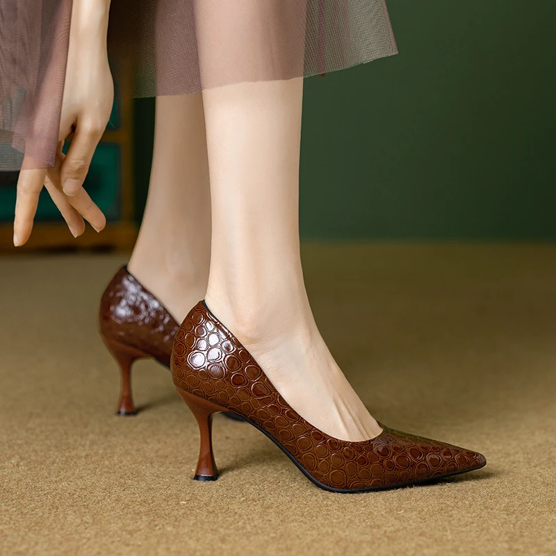 高跟鞋女2025秋季新款尖头细跟漆皮气质高级感职业软底浅口单鞋