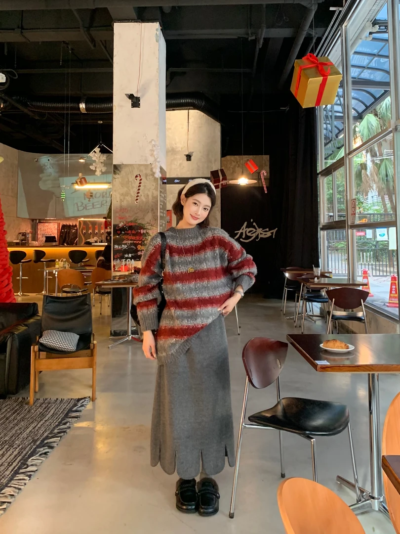 现货【谢不肉】设计感花瓣简约休闲百搭后开叉直筒毛呢半身裙5446