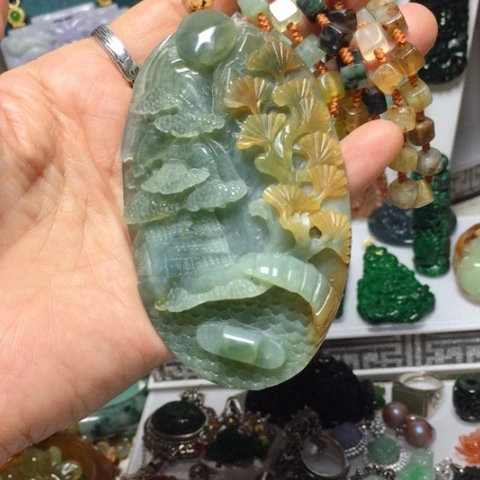 翡翠未镶嵌吊坠(赠链)