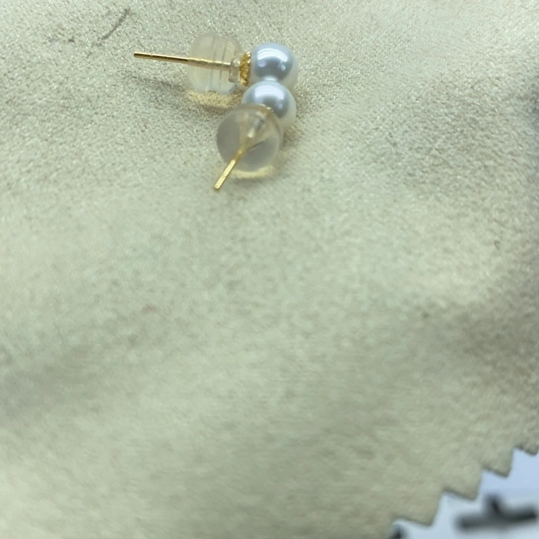 18K金镶嵌耳饰淡水珍珠5-5.5