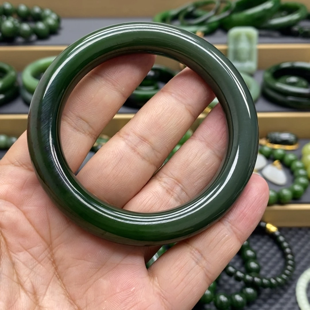 徐***X和田玉（碧玉）未镶嵌手镯