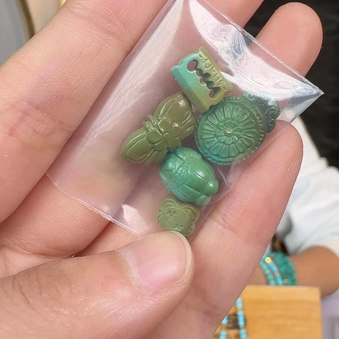 绿松石未镶嵌珠宝奇石