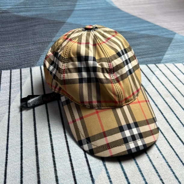 95新 BURBERRY/博柏利 经典格纹鸭舌帽