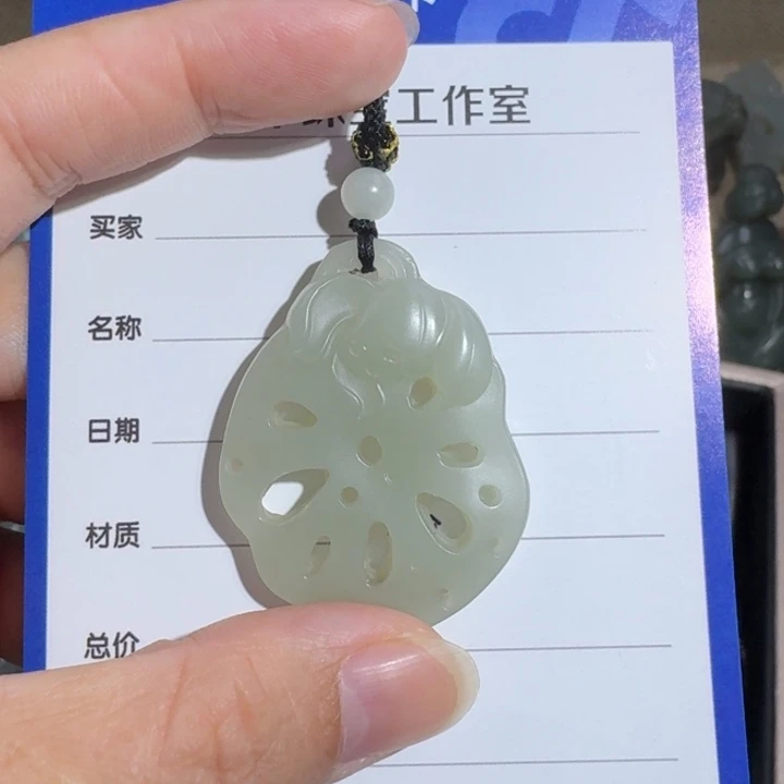 丁***迎和田玉未镶嵌颈饰