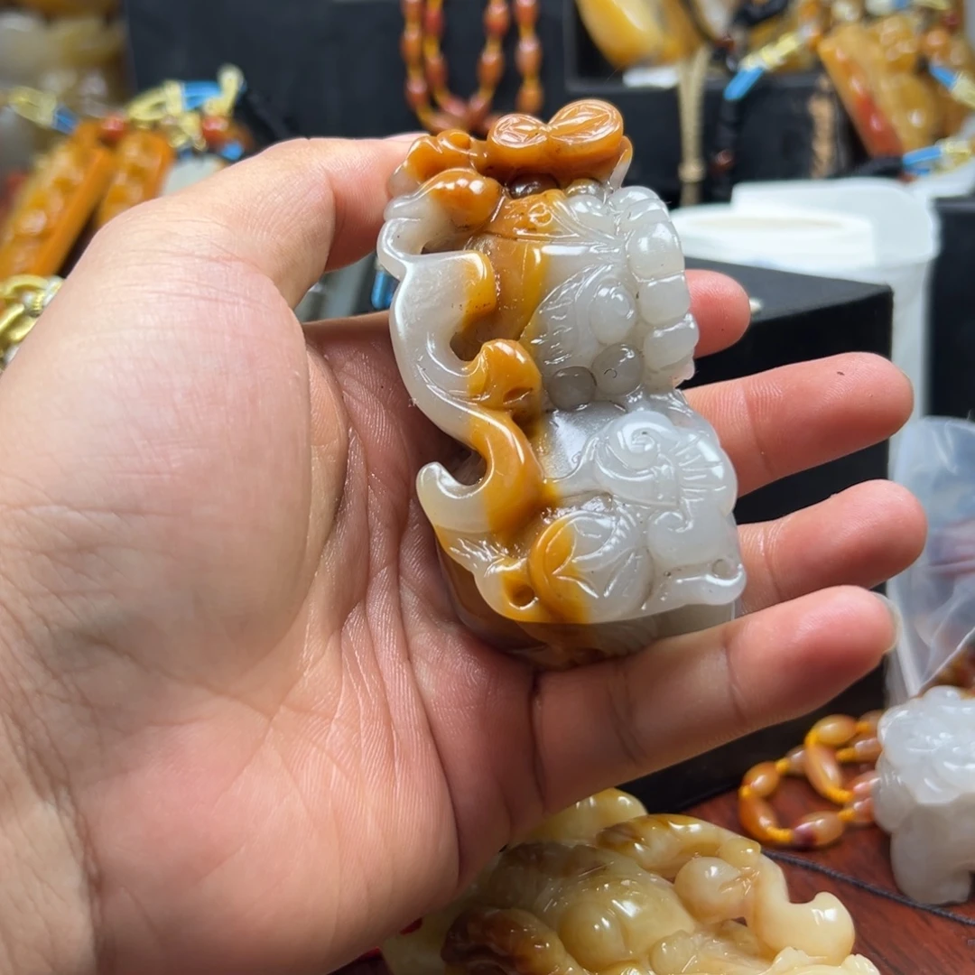 石英质玉（黄龙玉）未镶嵌黄龙玉