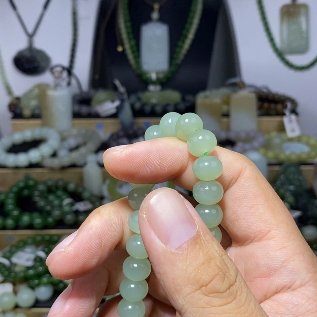 惬***儿未镶嵌手链和田玉