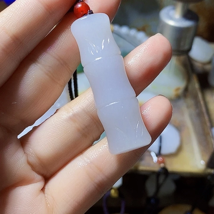 石英质玉未镶嵌颈饰