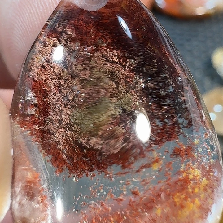 淳***娜未镶嵌水晶颈饰我