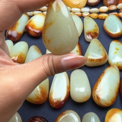 和田玉颈饰未镶嵌新****人