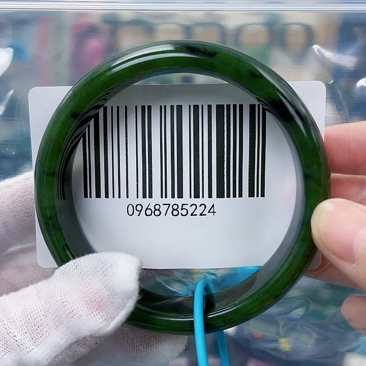 和田玉手镯未镶嵌微瑕60