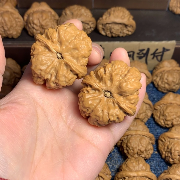 桃核吊坠再**想蛤蟆核桃