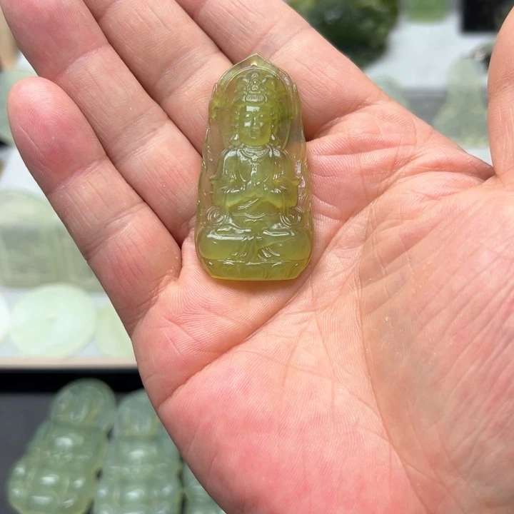 蛇纹石玉颈饰未镶嵌巴****司