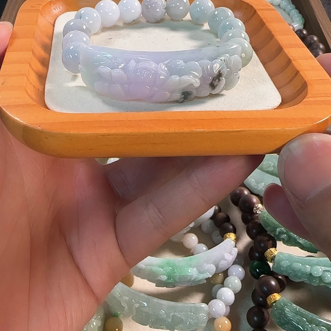 翡翠未镶嵌颈饰手牌