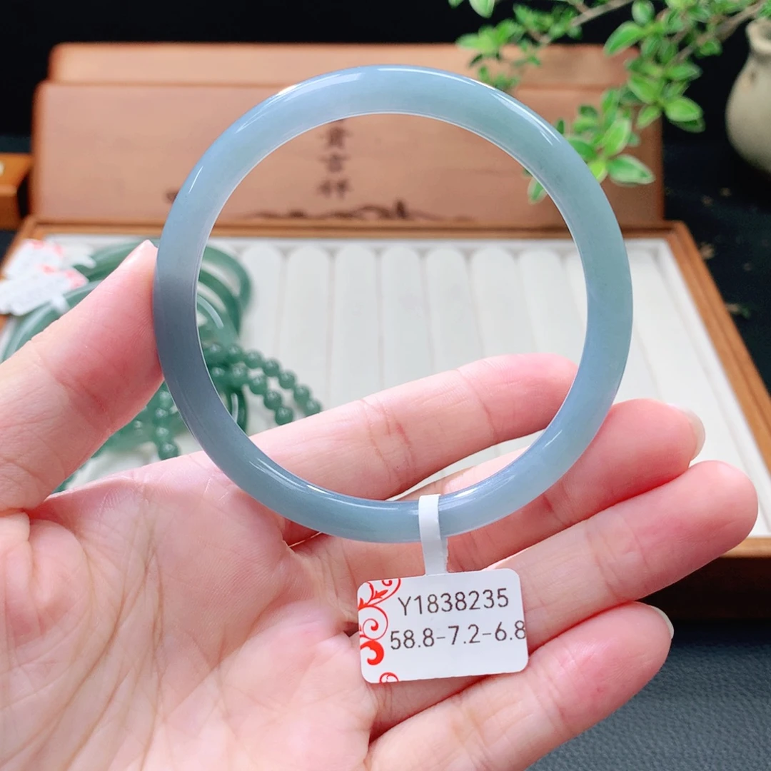 未镶嵌手镯（圆镯）翡翠