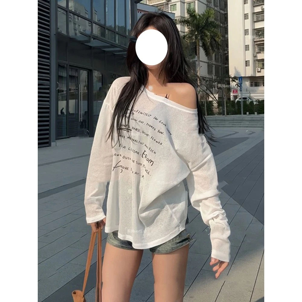 字母印花斜露肩白色长袖t恤女2025初夏穿搭薄款宽松罩衫