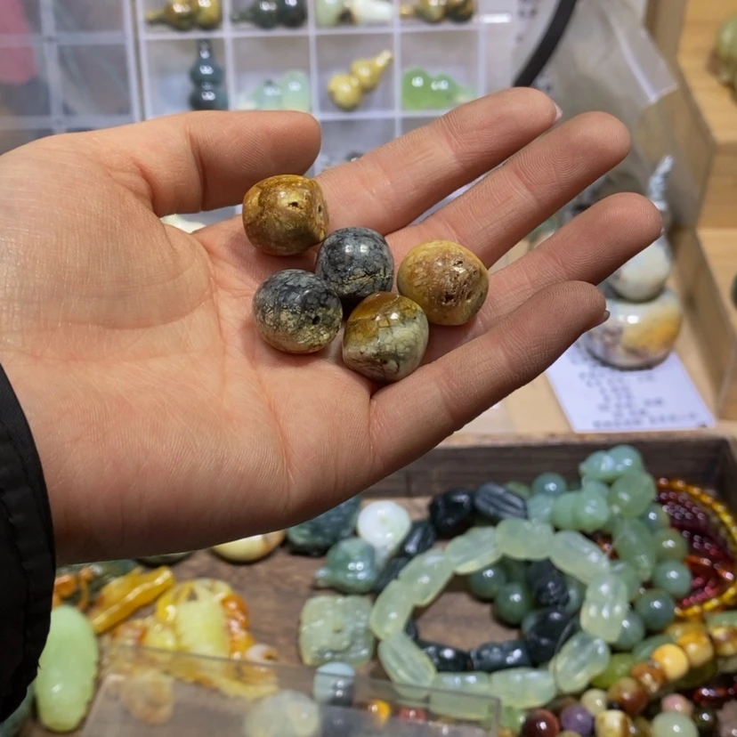 【闪购商品】蛇纹石玉颈饰未镶嵌孑****心92