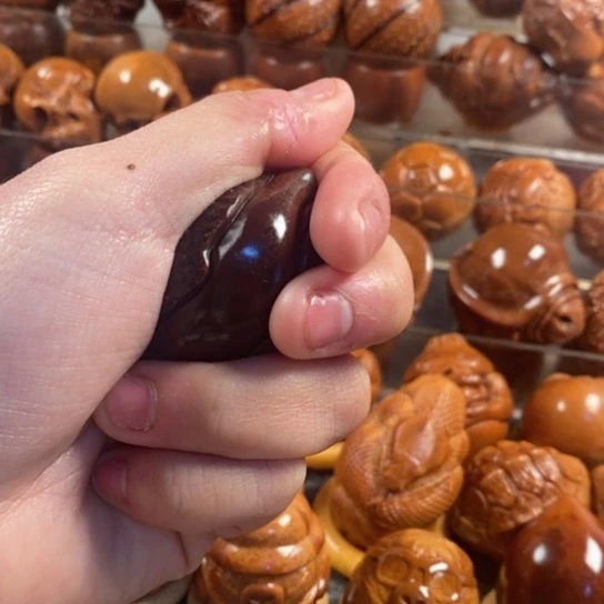 橄榄核吊坠玉华蝴蝶