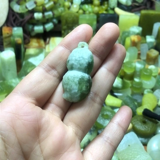 未镶嵌岫玉吊坠岫