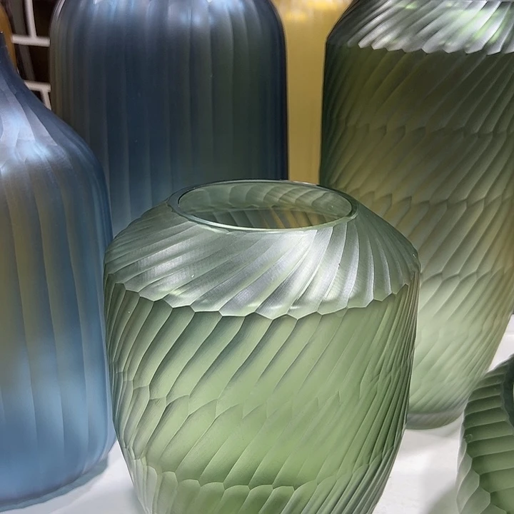 琉璃手工艺品绿色磨刻花瓶花器高23口9