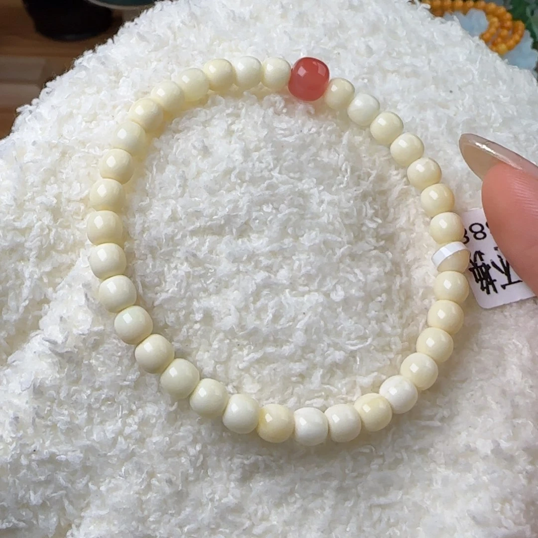 未镶嵌琥珀珠宝奇石?**?5.5