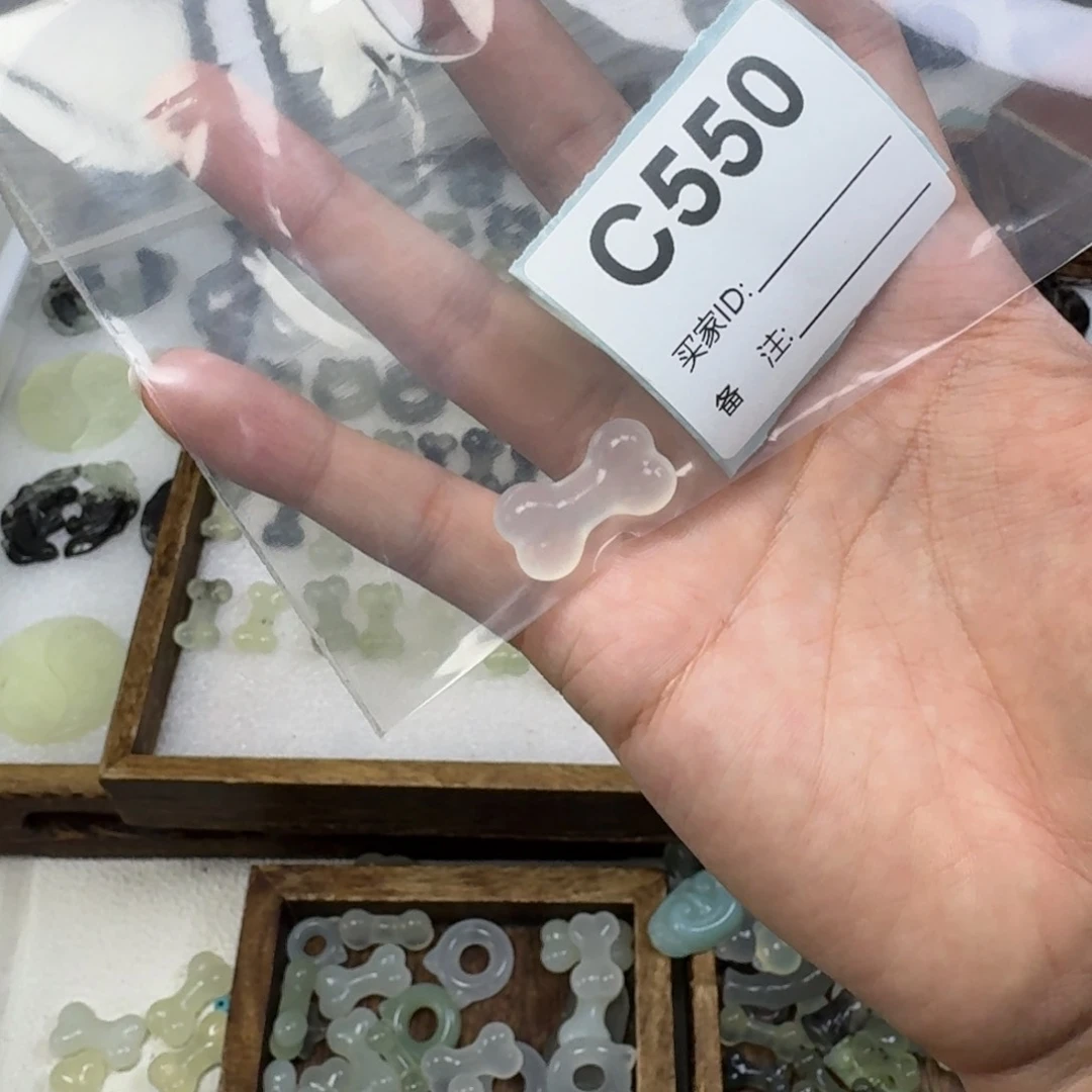 居***安蛇纹石玉未镶嵌吊坠