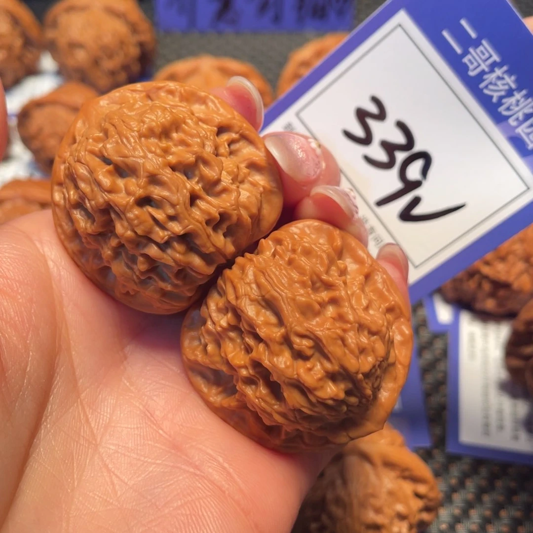 文玩核桃把件339号3.9红狮子头