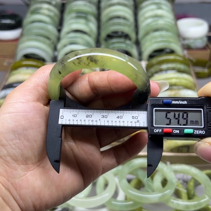 蛇纹石玉未镶嵌手镯61