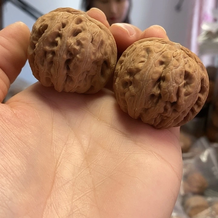 文玩核桃把件42.5平谷元宝尖黄