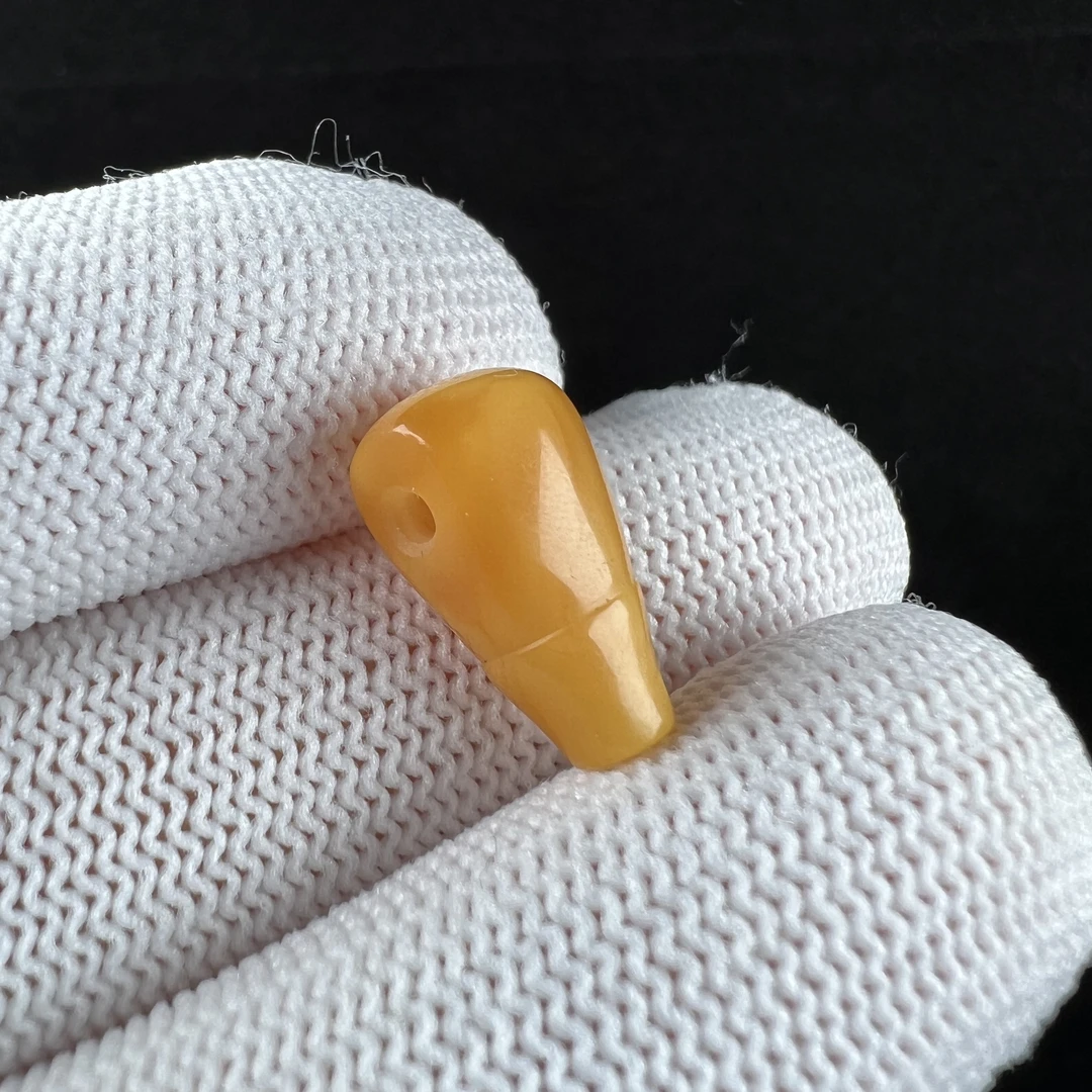 J6883天然原矿蜜蜡 老蜡三通 9*16mm 100克价