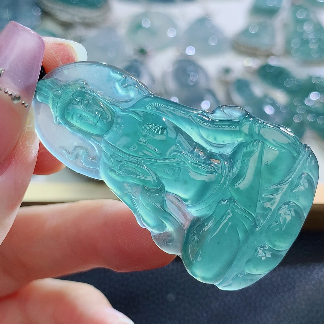 翡翠挂件未镶嵌翡翠