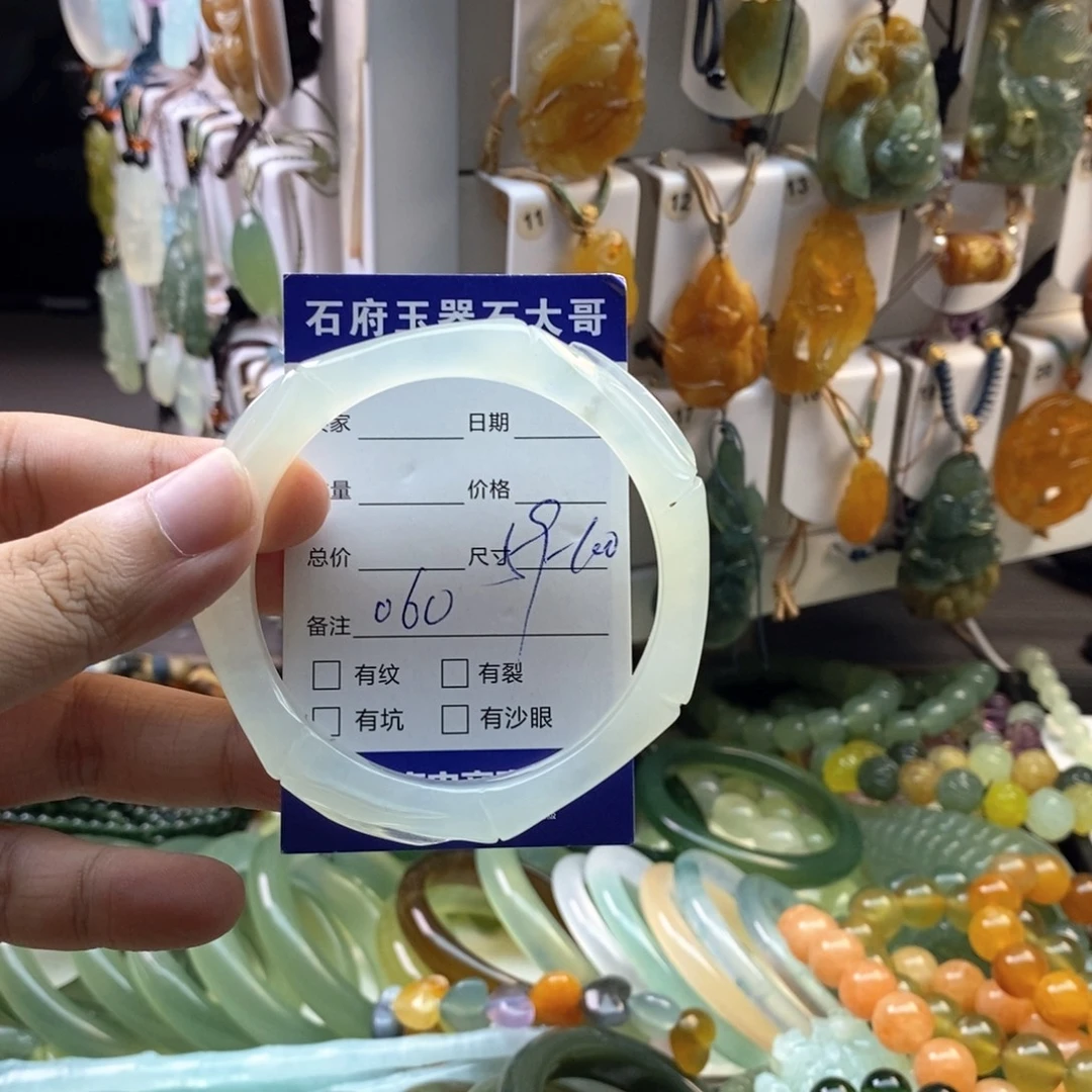 未镶嵌蛇纹石玉颈饰