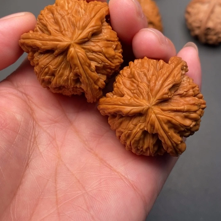 吊坠文玩核桃王**丶