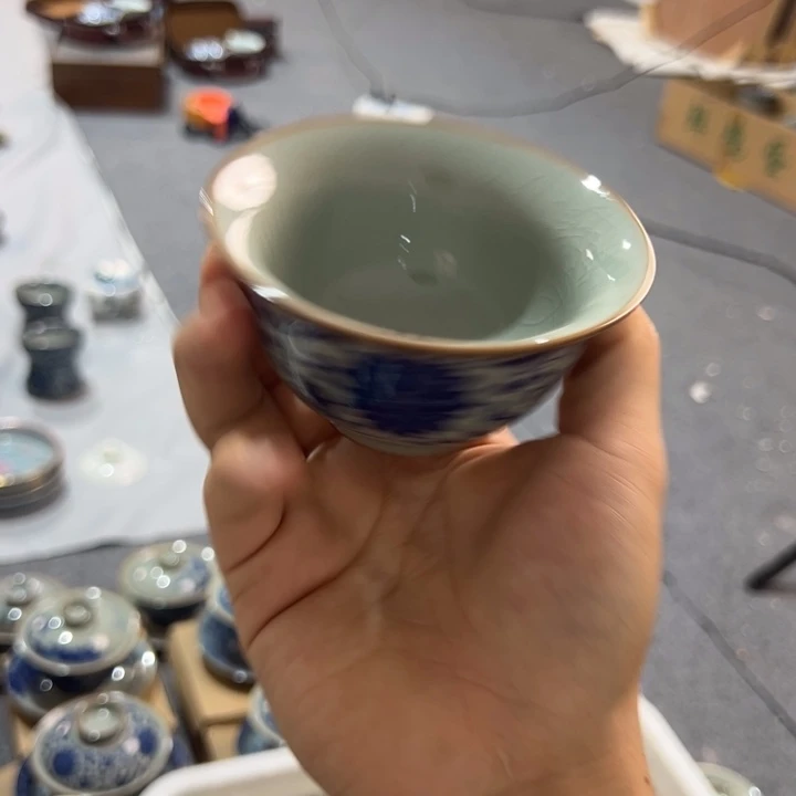 淘泥青花缠枝莲压手杯