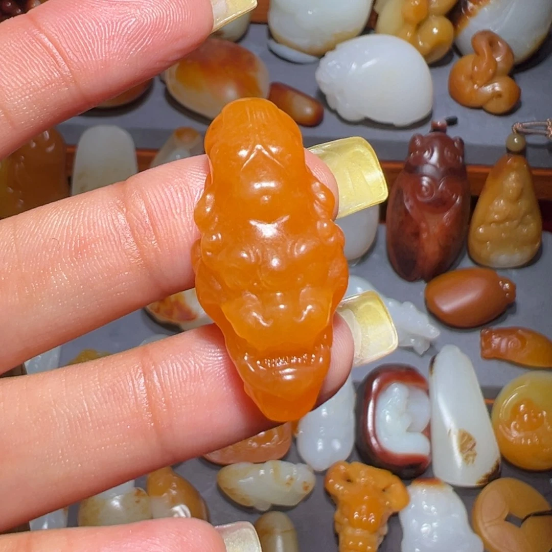 月***2和田玉未镶嵌颈饰