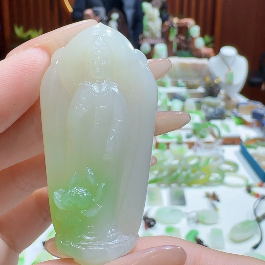 和田玉翠青观音未镶嵌