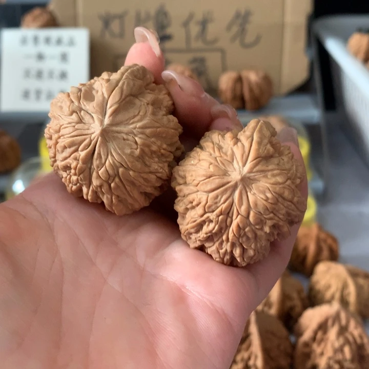 魔***天吊坠文玩核桃异形单只，有瑕疵